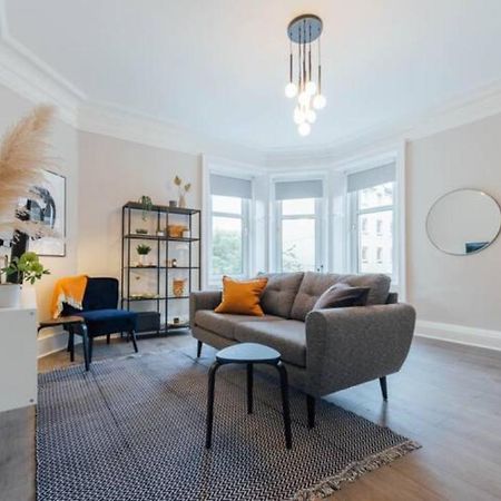 Stylish Stirling Apartment - Free Parking ภายนอก รูปภาพ