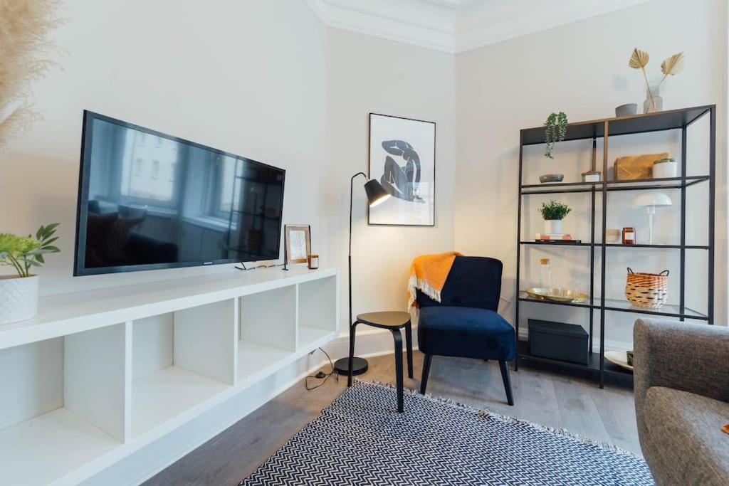 Stylish Stirling Apartment - Free Parking ภายนอก รูปภาพ