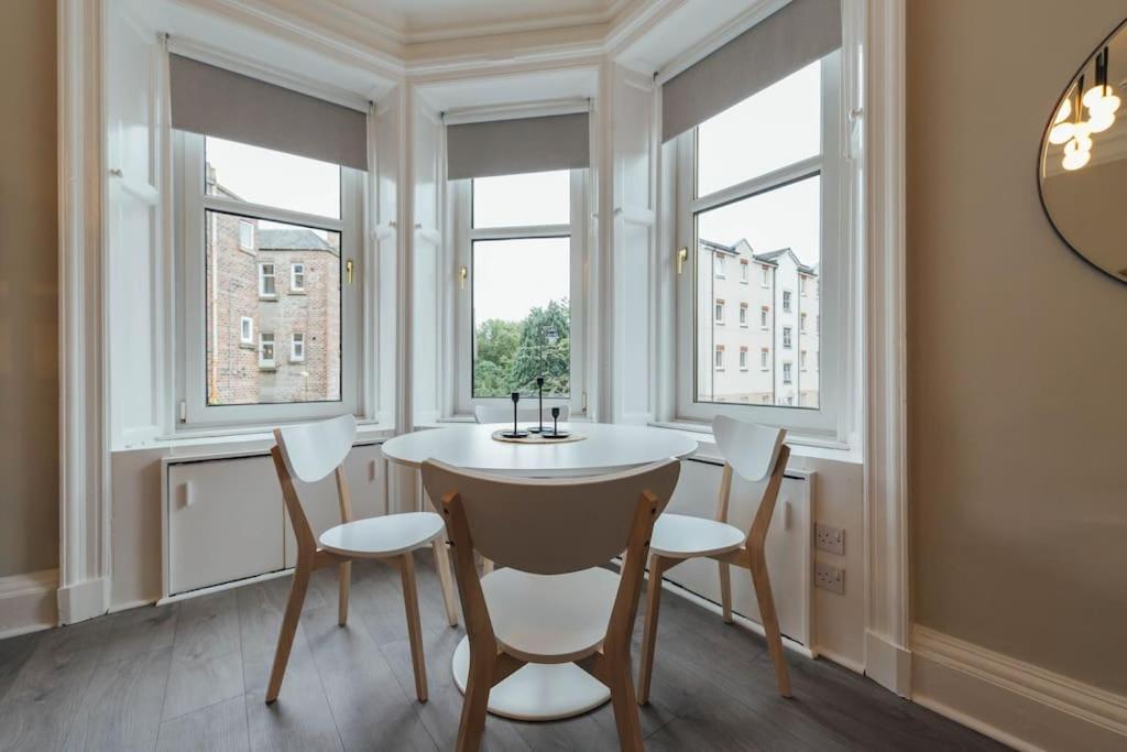 Stylish Stirling Apartment - Free Parking ภายนอก รูปภาพ