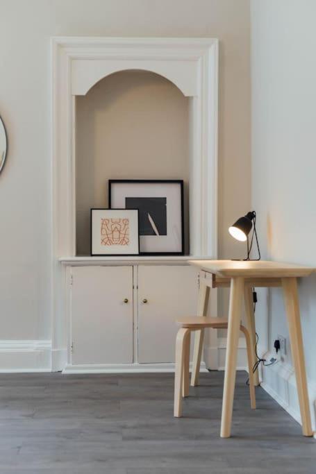 Stylish Stirling Apartment - Free Parking ภายนอก รูปภาพ