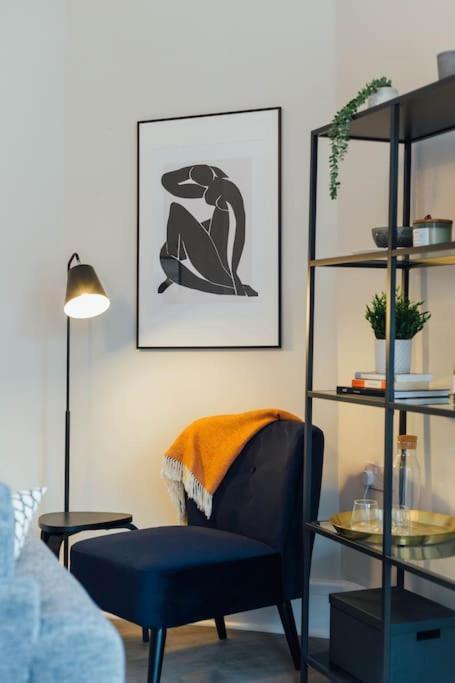 Stylish Stirling Apartment - Free Parking ภายนอก รูปภาพ