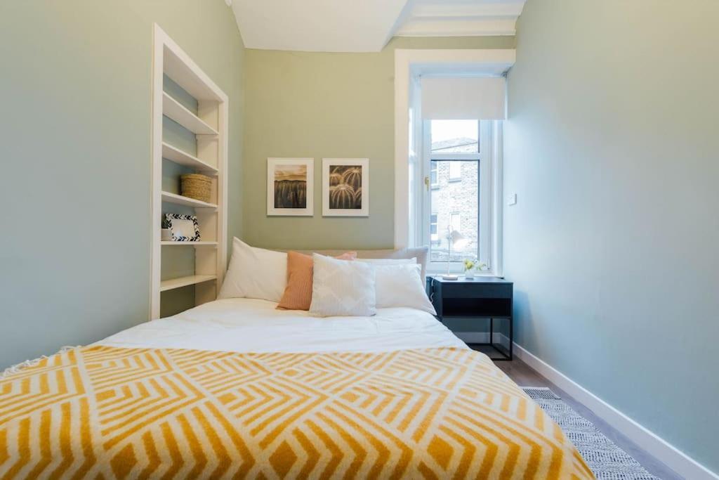 Stylish Stirling Apartment - Free Parking ภายนอก รูปภาพ