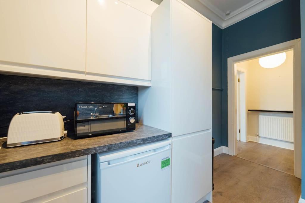 Stylish Stirling Apartment - Free Parking ภายนอก รูปภาพ
