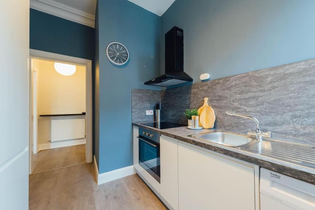 Stylish Stirling Apartment - Free Parking ภายนอก รูปภาพ