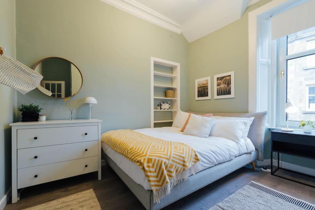 Stylish Stirling Apartment - Free Parking ภายนอก รูปภาพ