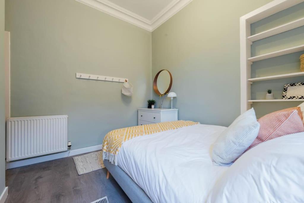 Stylish Stirling Apartment - Free Parking ภายนอก รูปภาพ