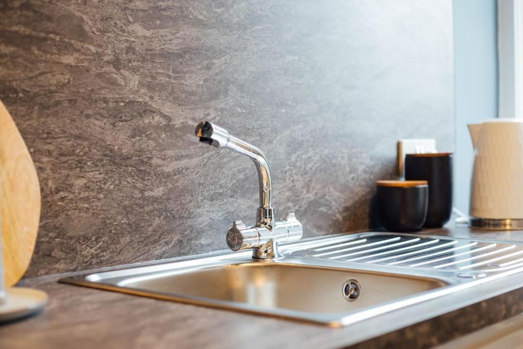 Stylish Stirling Apartment - Free Parking ภายนอก รูปภาพ